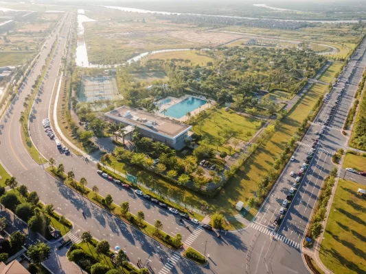 Waterpoint - một trong số những đại đô thị nổi bật tại phía Tây.